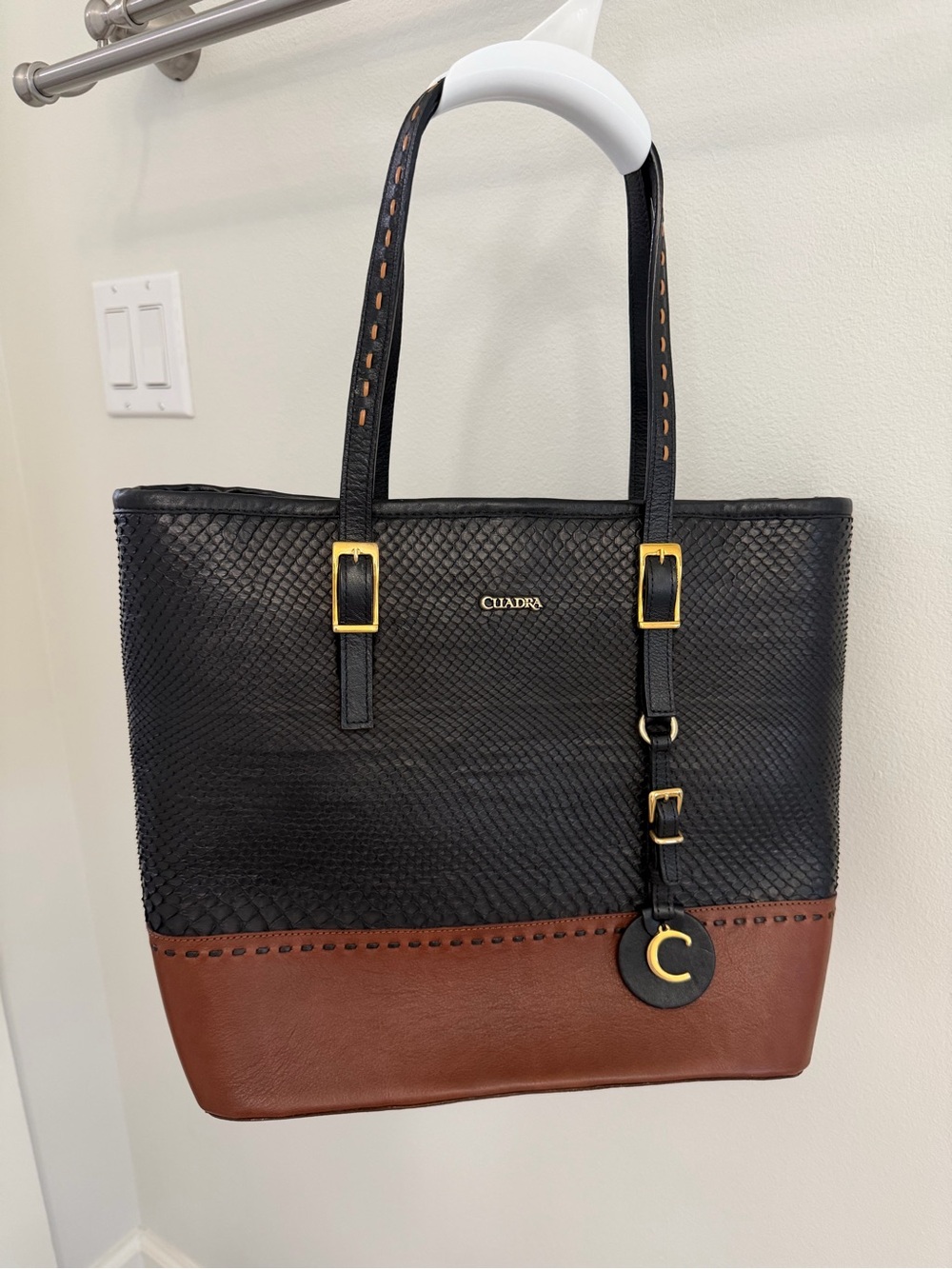 Cuadra Black and Brown Textured Leather Tote